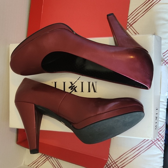 Mixit fauna red pumps used 8 1/2 - Picture 4 of 12